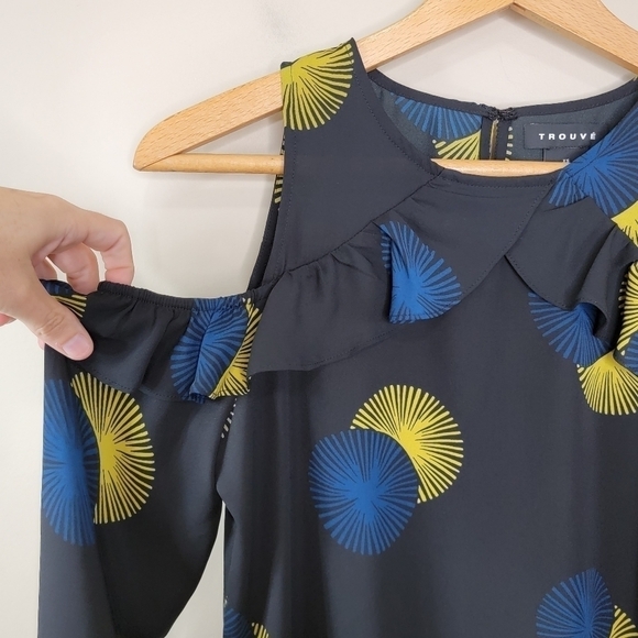Trouve | Black Blue Yellow Starburst Cold Shoulder Ruffle Detail Blouse Size XS - Picture 7 of 8